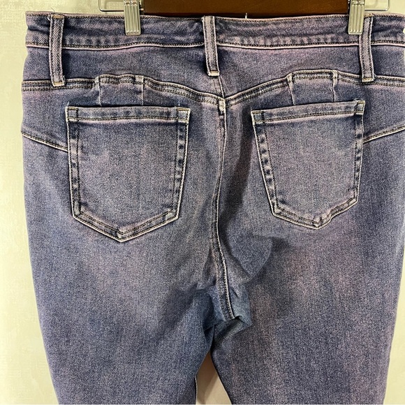 HT Denim Blue Cropped Jeans pink Tint with Distressed Hem and Faded Look - Picture 3 of 6